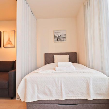 Sunny Apartment In Smichov, Prague 5 Luaran gambar