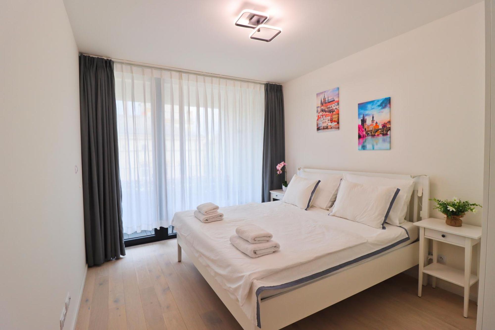 Sunny Apartment In Smichov, Prague 5 Luaran gambar