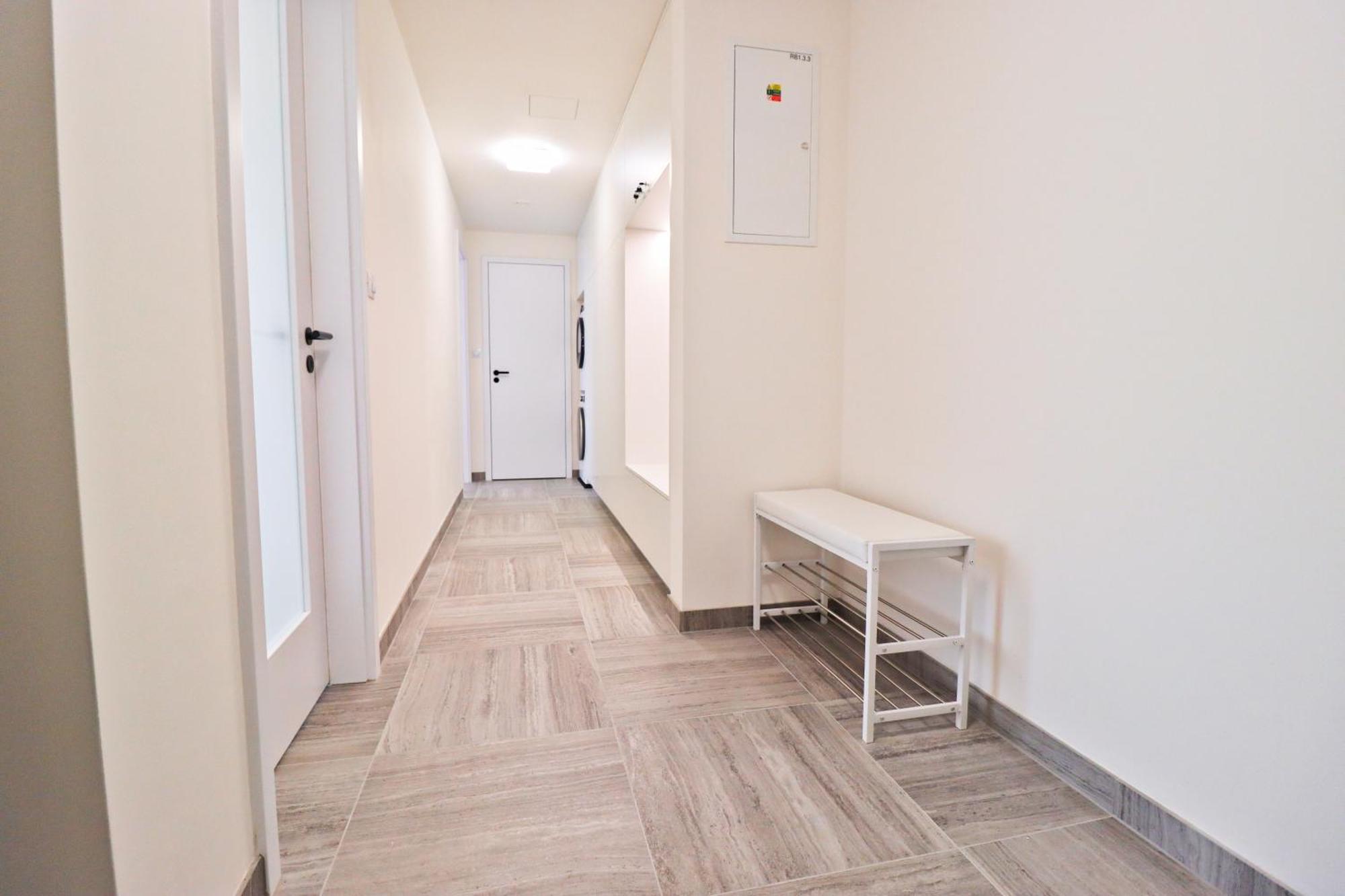 Sunny Apartment In Smichov, Prague 5 Luaran gambar