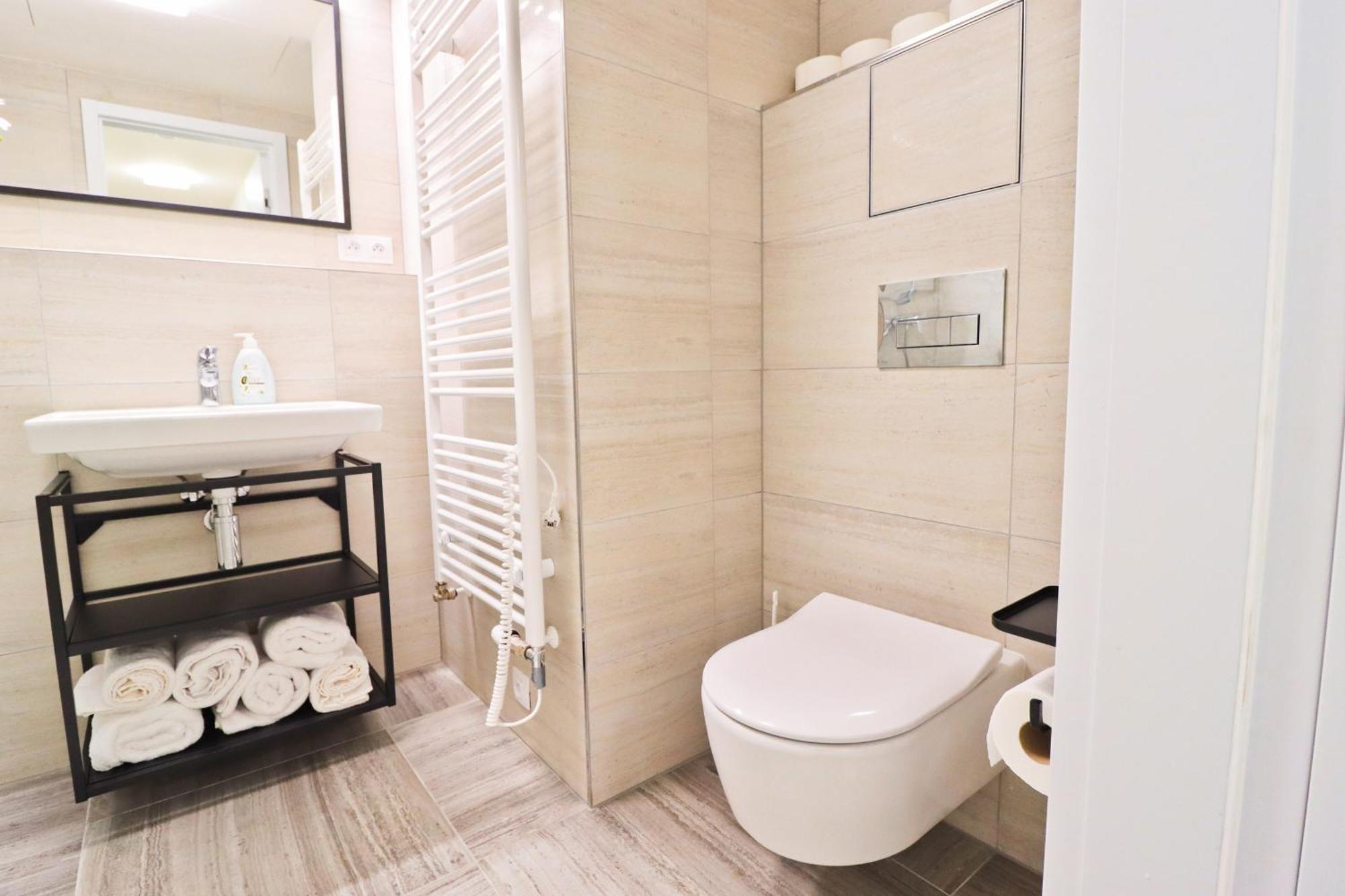 Sunny Apartment In Smichov, Prague 5 Luaran gambar