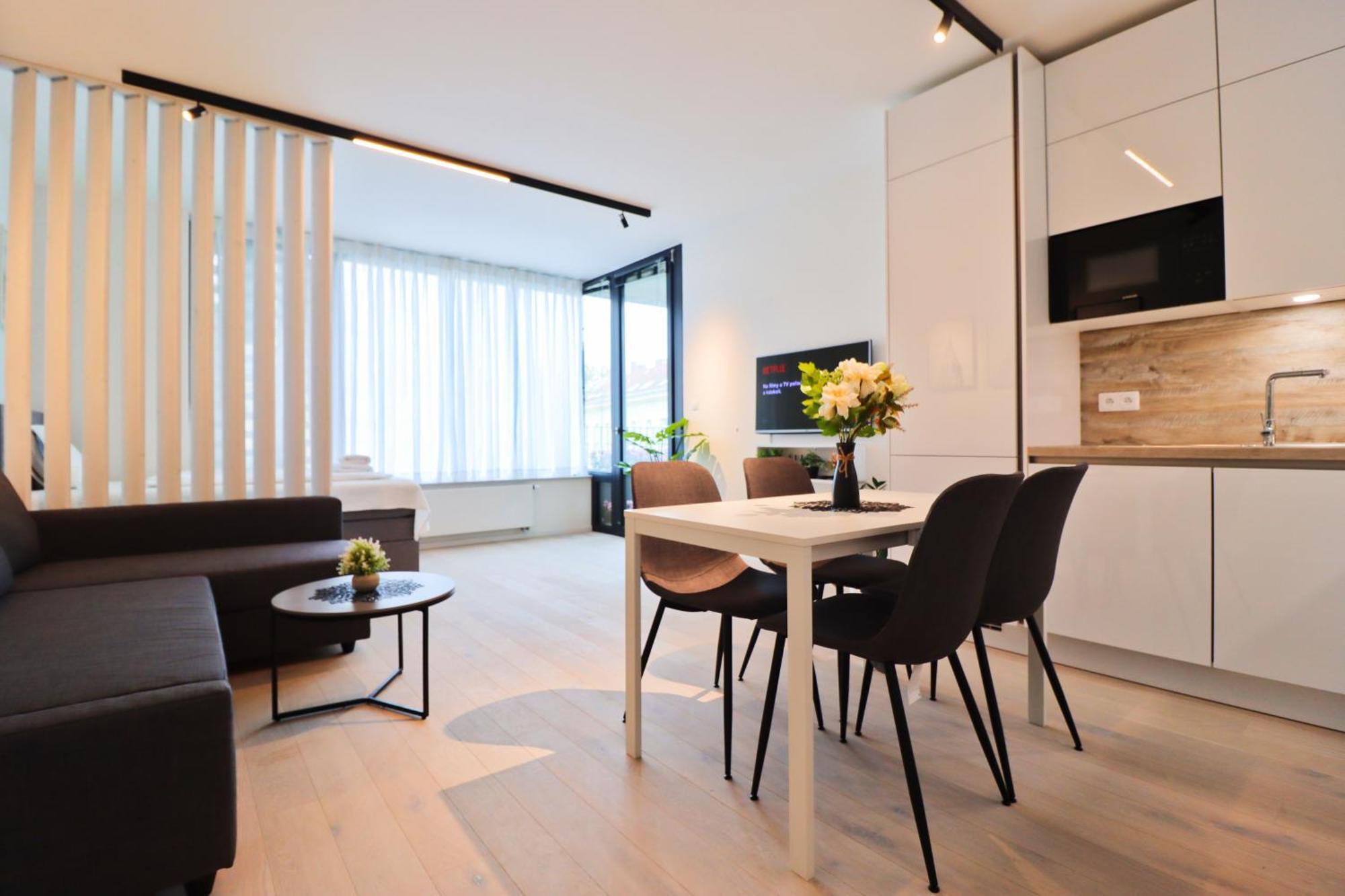Sunny Apartment In Smichov, Prague 5 Luaran gambar