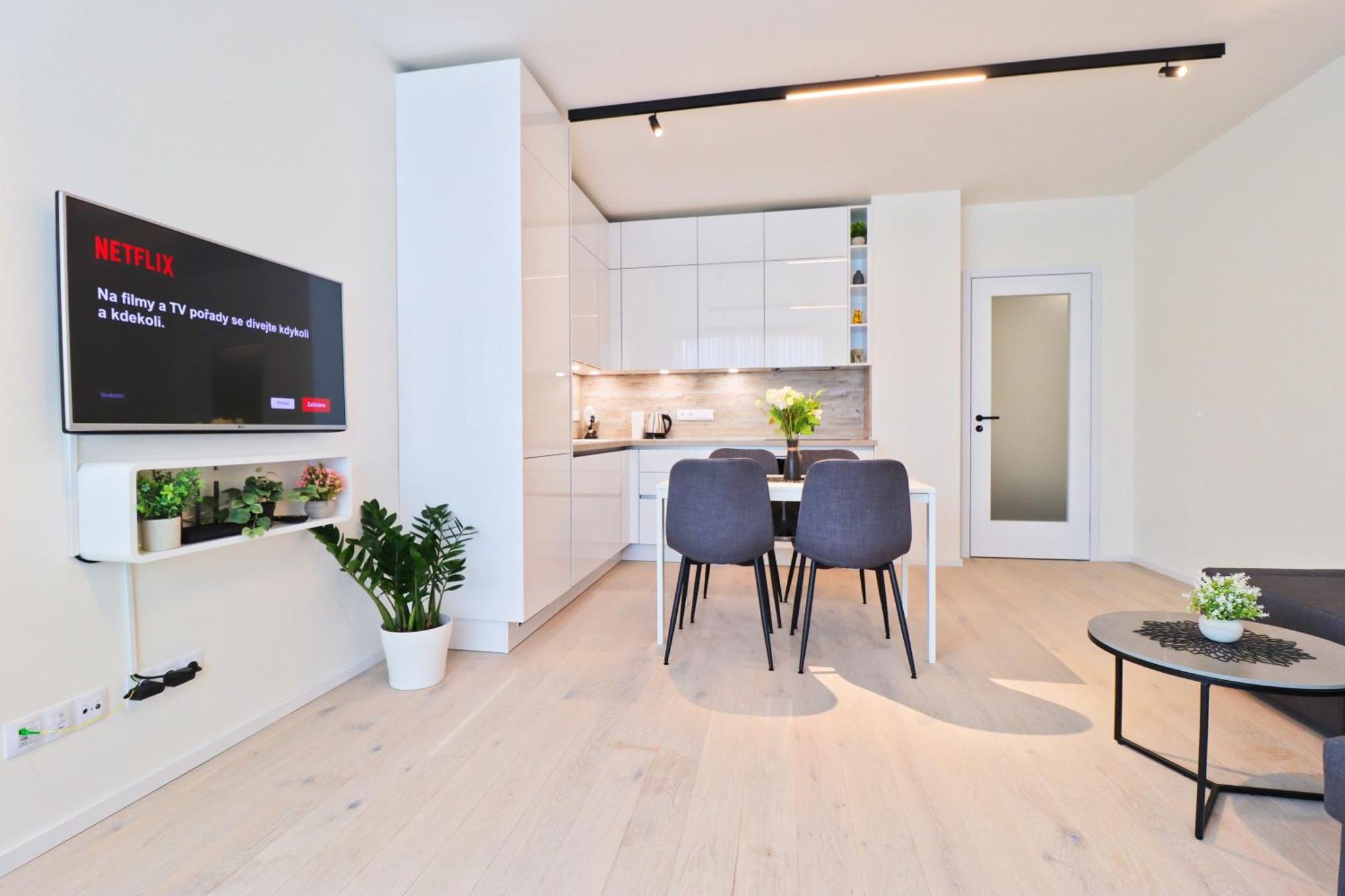 Sunny Apartment In Smichov, Prague 5 Luaran gambar